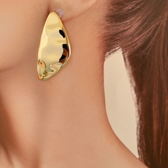 Kendra Scott Jewelry - KENDRA SCOTT Kira Statement Earrings bright gold